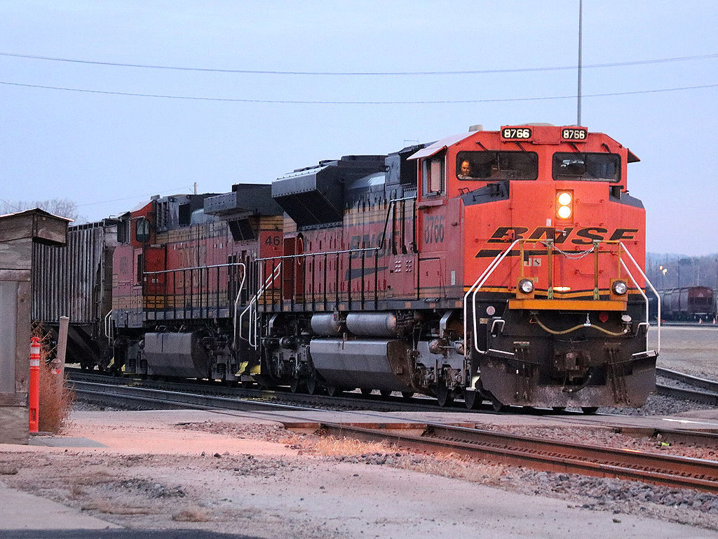 BNSF 8766